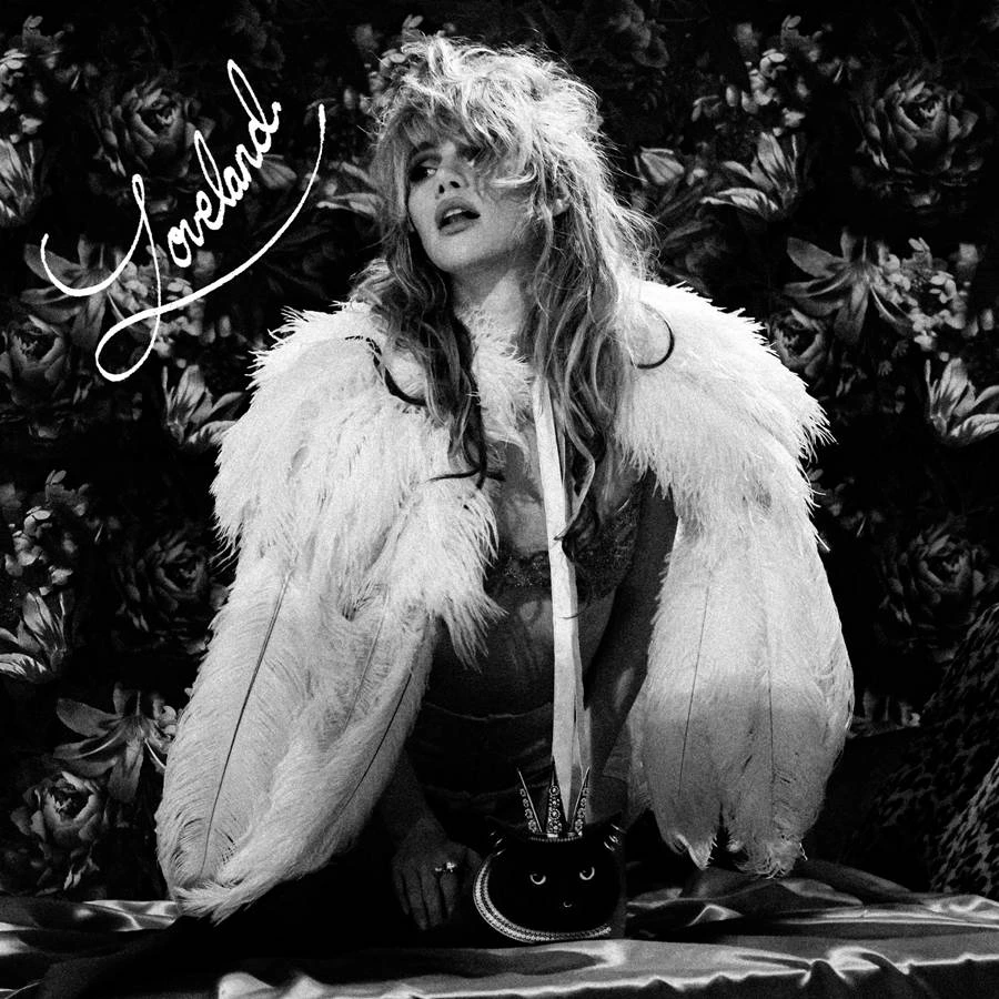 Suki Waterhouse – Loveland: Το νέο άλμπουμ που αποτυπώνει μια προσωπική και καλλιτεχνική μεταμόρφωση